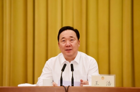王浩在全省政協(xié)主席暑期讀書會上作經(jīng)濟(jì)形勢報(bào)告